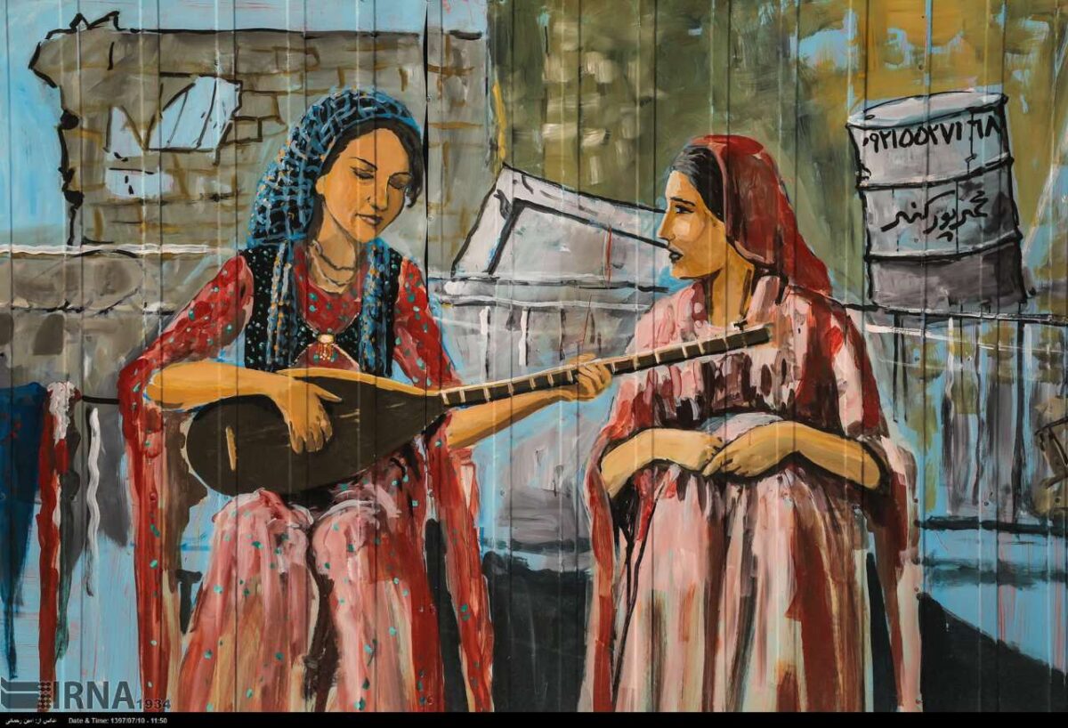 Quake-Hit Iranians Add Colour to Their Lives in Conex Boxes