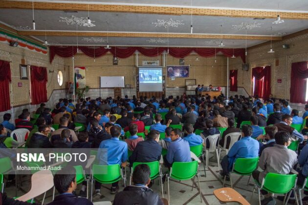 Iranian Students Enjoy Watching ACL Final Together at Schools