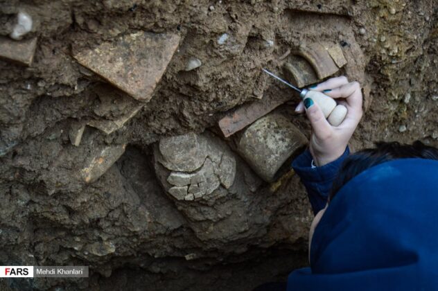 Two Possibly Ancient Jars Discovered in Iran