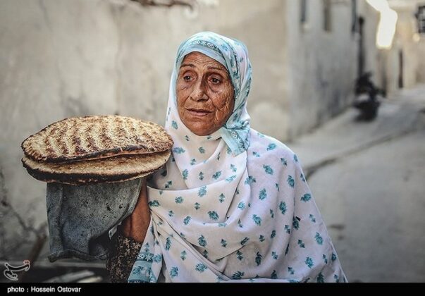 Women in Bushehr Make Delicious Breads to Welcome Nowruz