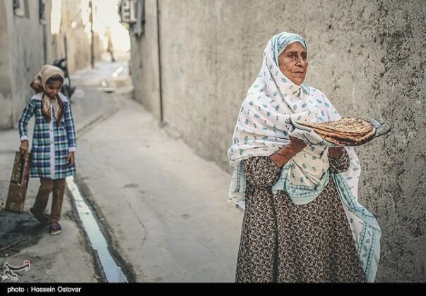 Women in Bushehr Make Delicious Breads to Welcome Nowruz