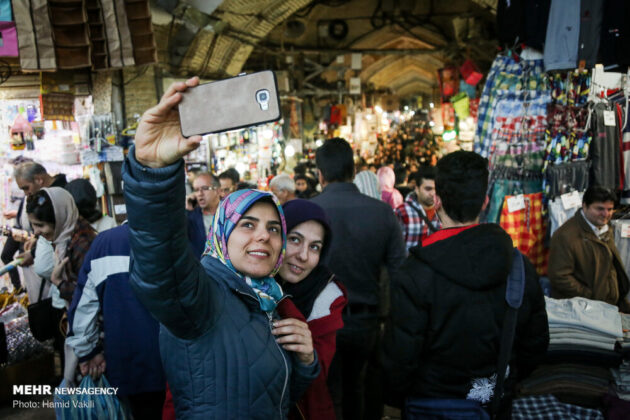Iranians on Shopping Sprees in Run-up to New Year
