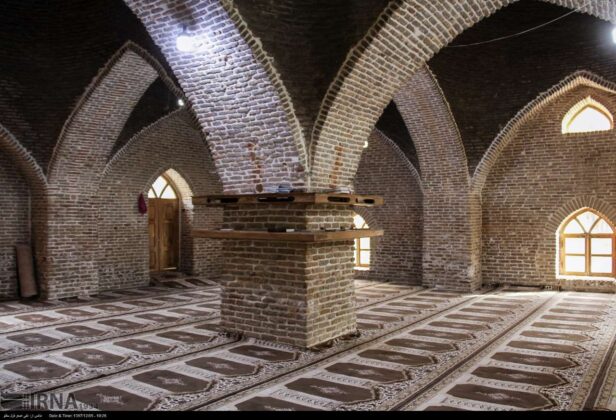 Persian Architecture in Photos: Karim Ishan Mosque, School