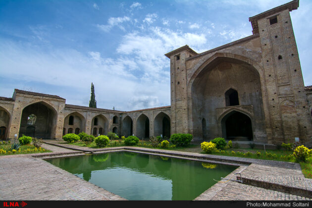 Persian Architecture in Photos: Grand Mosque of Farah Abad