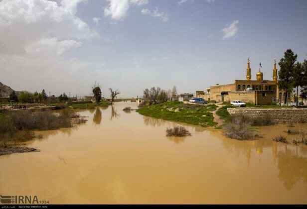 Water Flowing Again Beneath Ancient Barrage in Southern Iran