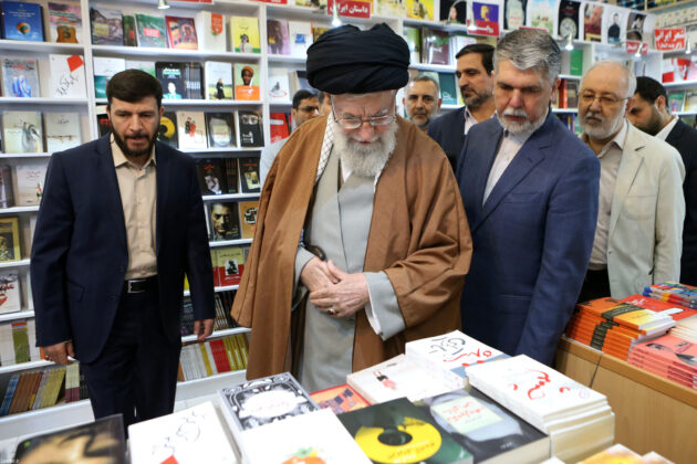 Iran’s Leader Pays Visit to Tehran International Book Fair