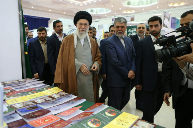 Iran’s Leader Pays Visit to Tehran International Book Fair