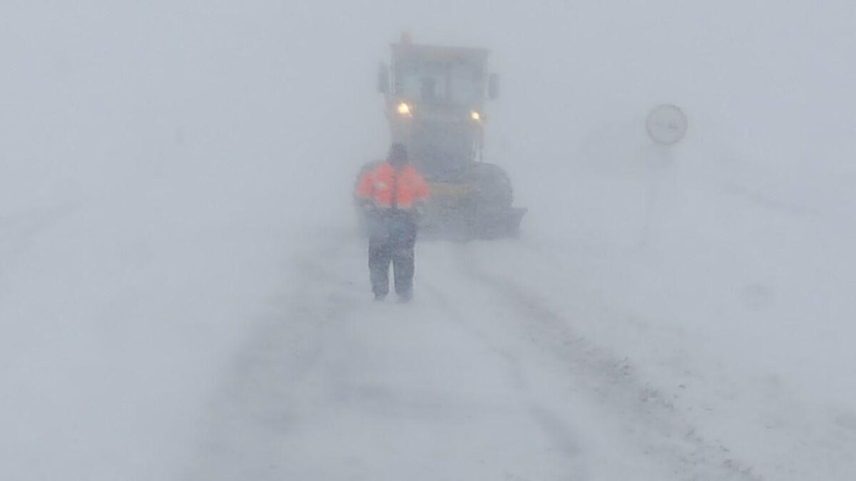 Video of Colonel Helping Iranians Hit by Extreme Weather Goes Viral