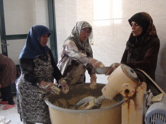 ‘Bakers Battalion’ Making Bread for Flood-Hit Iranians