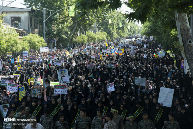 Iranians Pour into Streets to Mark Int'l Quds Day