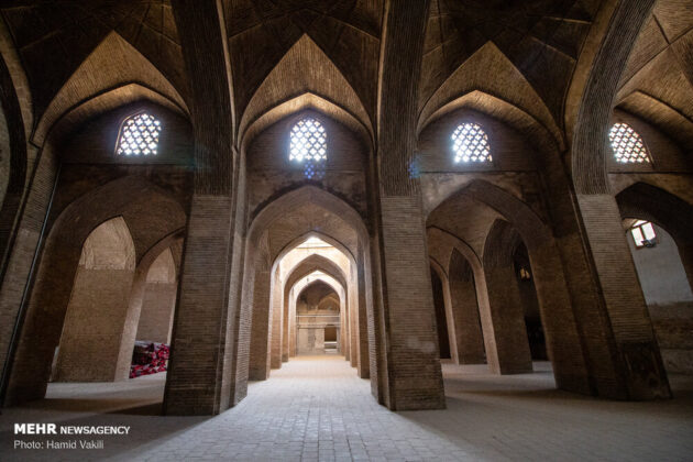 Persian Architecture in Photos: Grand Mosque of Isfahan