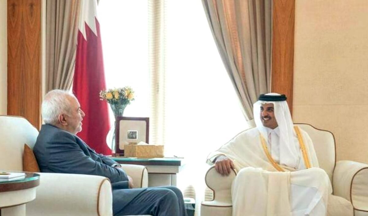 Iranian FM, Qatari Emir Call for Enhancement of Ties