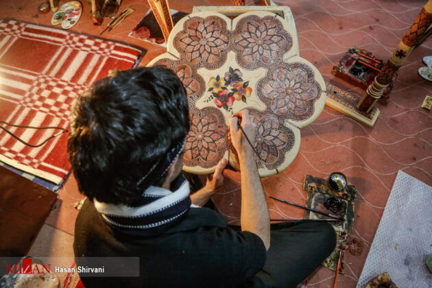 Iranian Inmates Making Wood, Leather Handicrafts in Prison