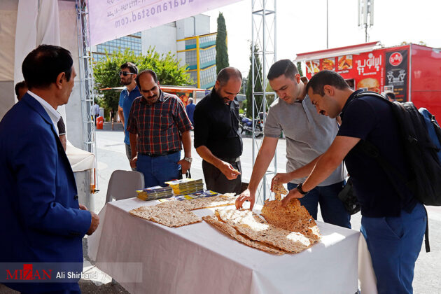 Bread, Grain Industry Exhibit Opens in Tehran