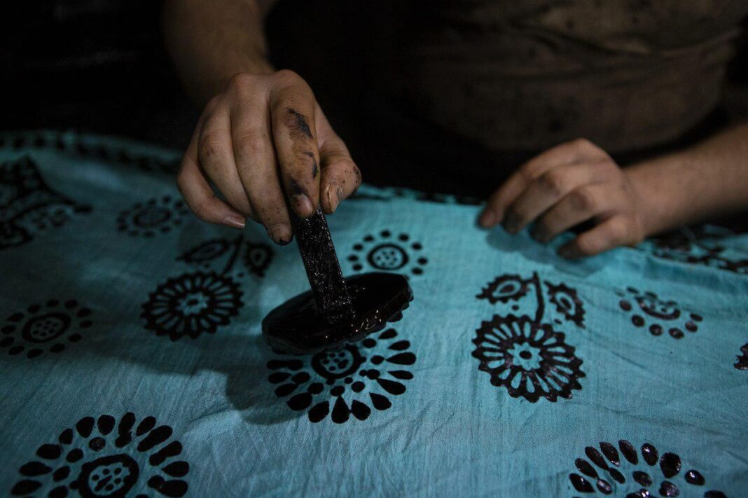 World’s Most Expensive Scarf Is Made Of Silk And Tar Iran Front Page