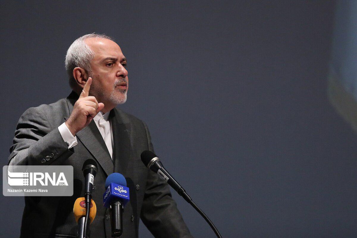 Zarif Raps US Sanctions on Central Bank as War Crime