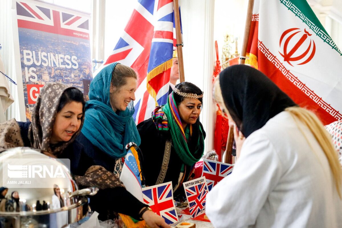 'Diplomatic Ladies' Hold Food, Handicrafts Festival in Tehran