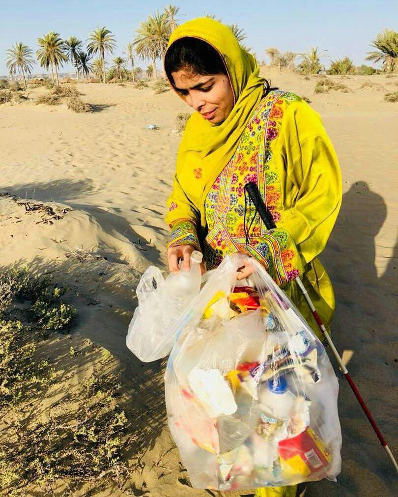 Blind Girl Collects Trash at Chabahar to Raise Awareness