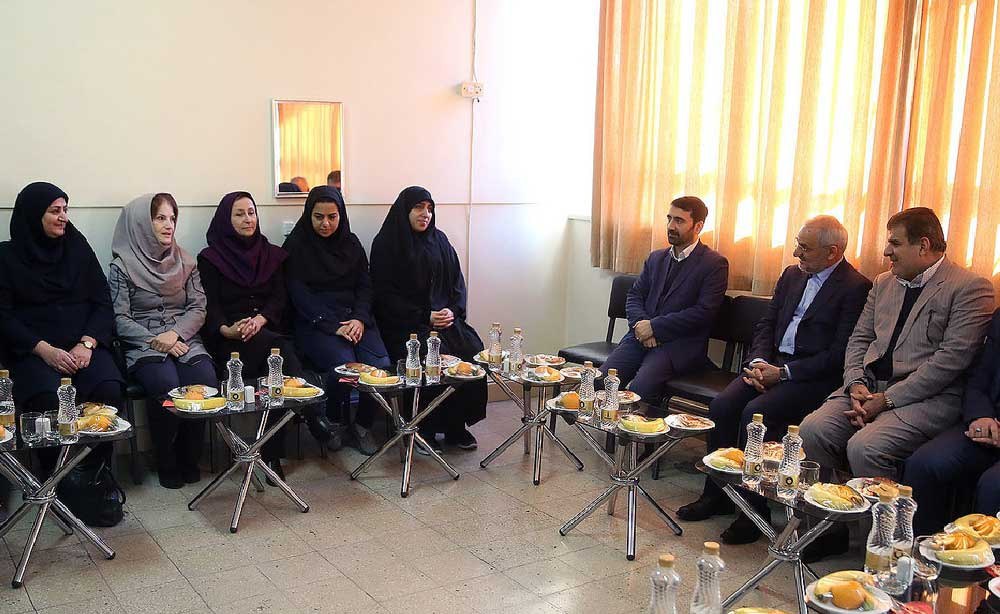 Education Minister Makes Surprise Visit to Christian School in Tehran