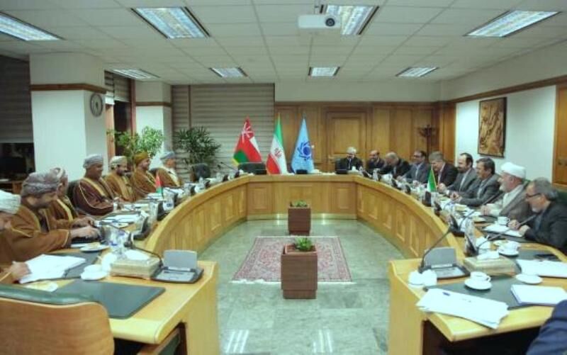 Iran, Oman Move to Facilitate Financial Transactions