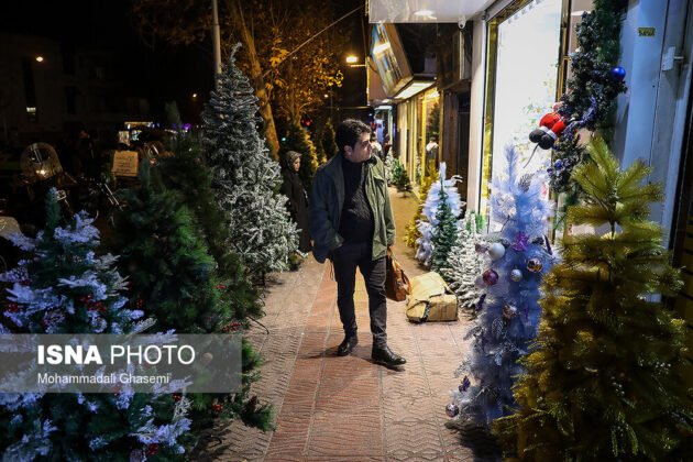 Iranian Christians Out for Christmas Shopping