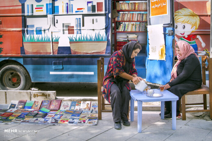 Iranian Teenage Girl Converts Minibus into Lovely Bookstore (21)