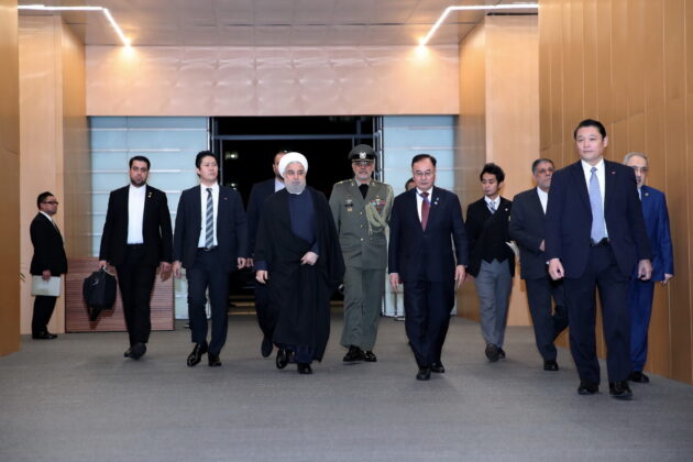 Iranian President, Japanese PM Meet Behind Closed Doors