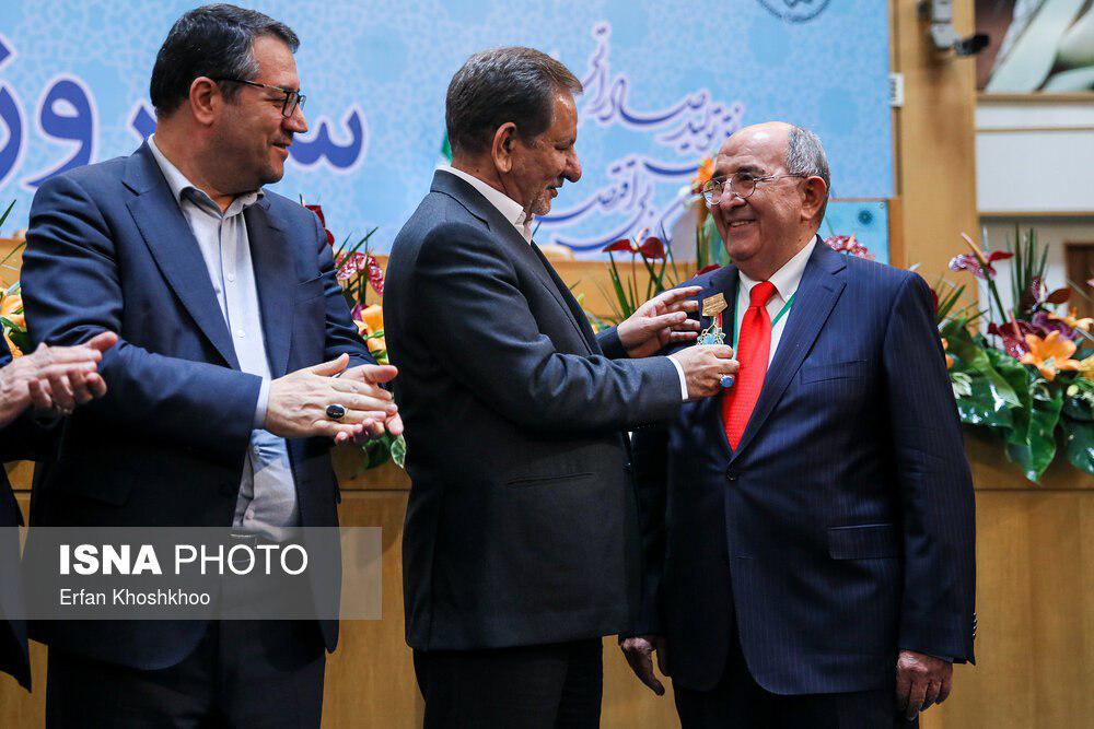 Top Iranian Knowledge-Based Firms Awarded by VP