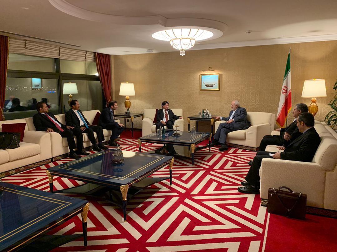 Iran FM Meets Members of Western, Arab Think Tanks