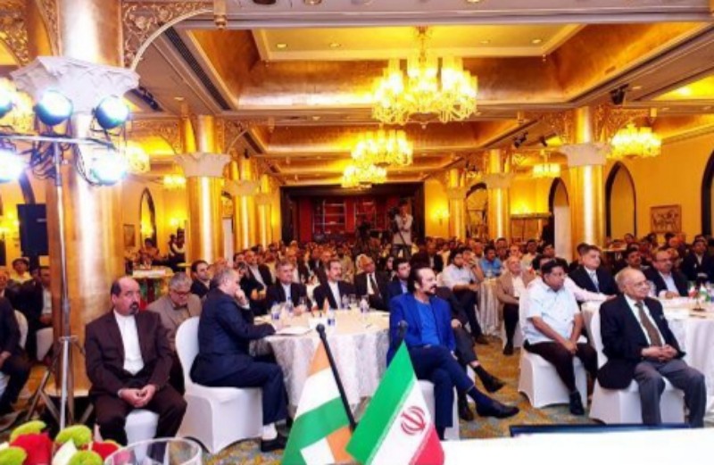 FM Zarif Meets Iranian, Indian Entrepreneurs in Mu