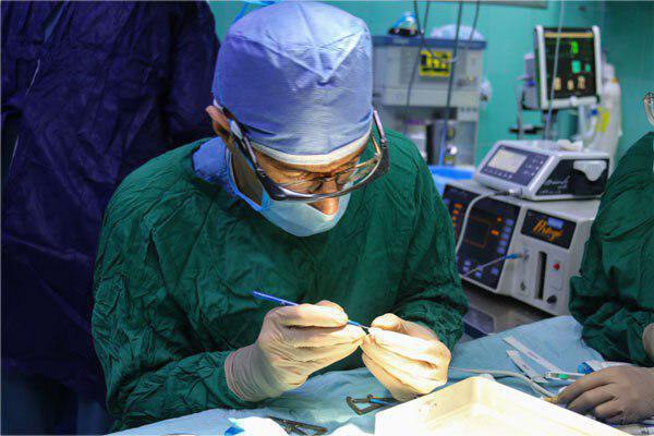 Iranian Specialists Do ‘Tooth in Eye’ Surgery at Farabi Hospital