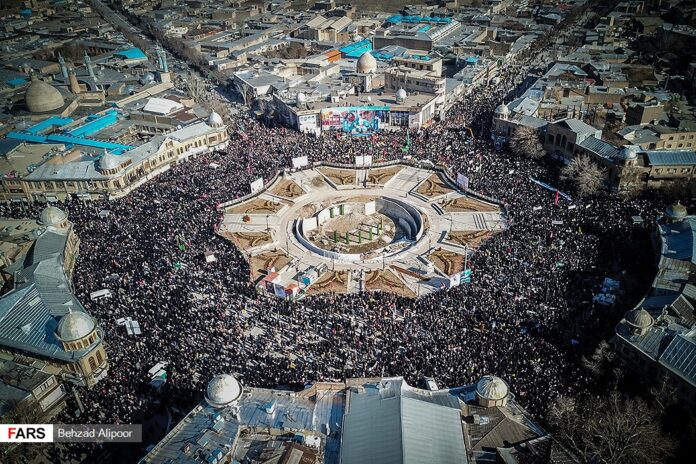 People of Hamadan hold massive gathering to commemorate Gen. Soleimani's martyrdom