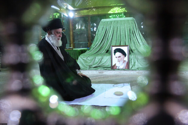 Leader Pays Tribute to Imam Khomeini ahead of Revolution Anniversary