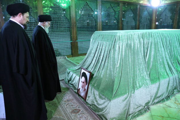 Leader Pays Tribute to Imam Khomeini ahead of Revolution Anniversary