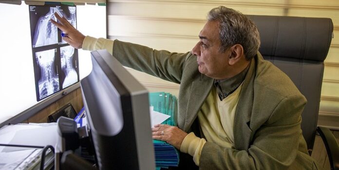 Iranian Radiologist Helping European COVID-19 Patients for Free