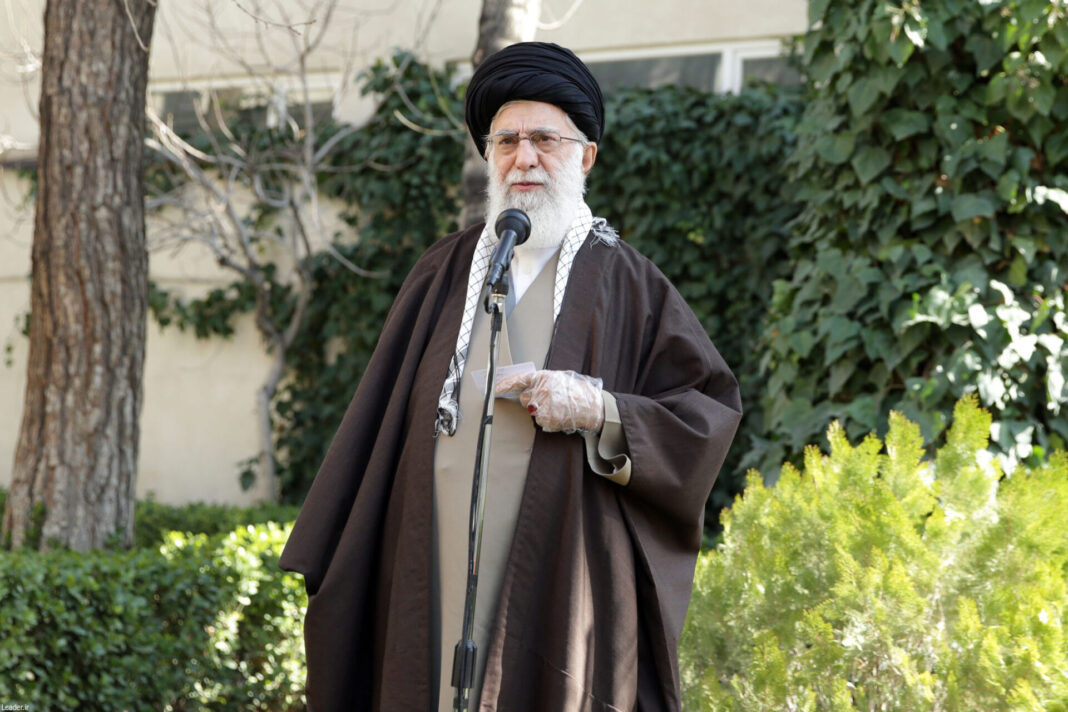 Ayatollah Khamenei Urges Close Cooperation with Health Ministry in Battle with COVID-19
