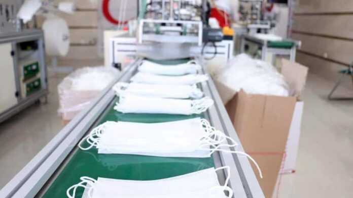 Iran Bans Export of Masks amid Surge in COVID-19 Infections