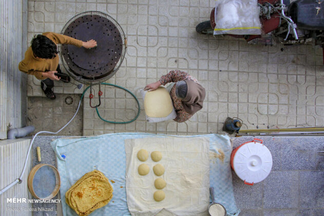 Iranians Latch onto Homemade Bread under Self-Quarantine 1