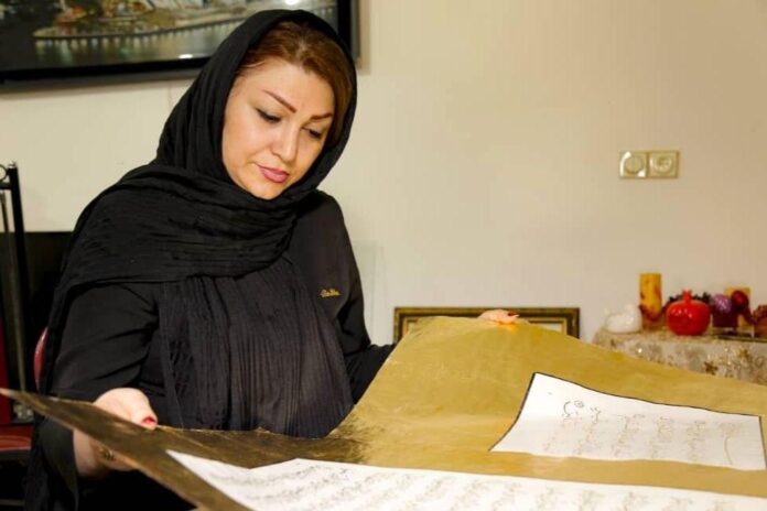Female Iranian Calligrapher Writes Out Entire Quran with Gold Ink