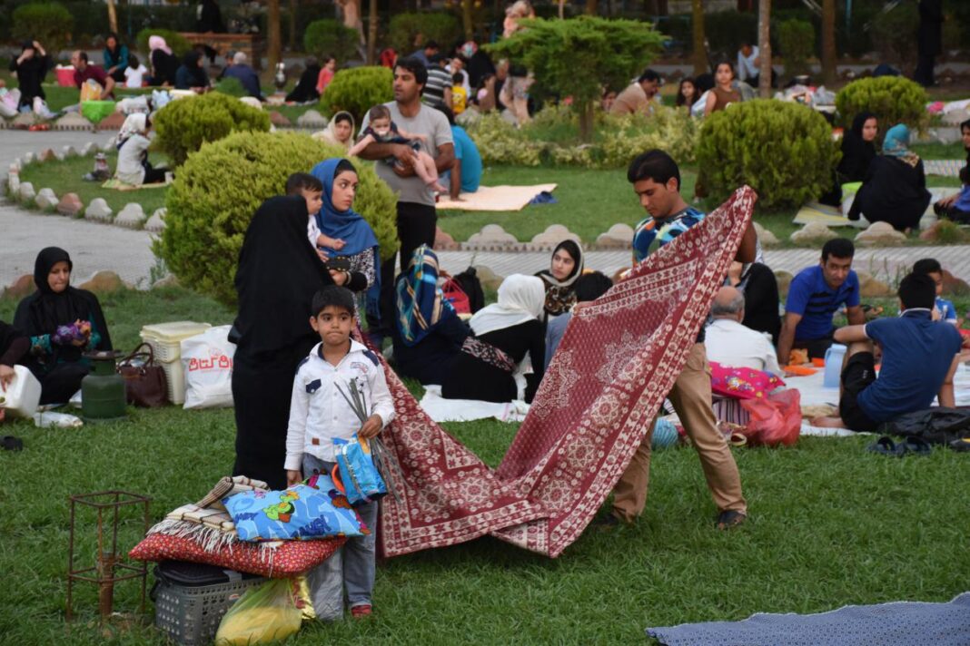 Iran Reopens Outdoor Centres of Recreation as Coronavirus Peters Out