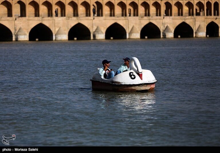 Iran's Beauties In Photos: Isfahan In Spring - Iran Front Page