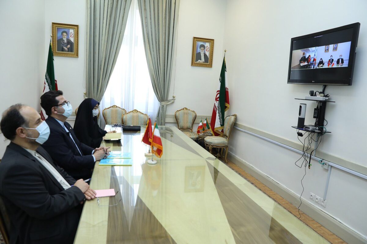 Iranian, Turkish Diplomats Discuss Mutual Cooperation