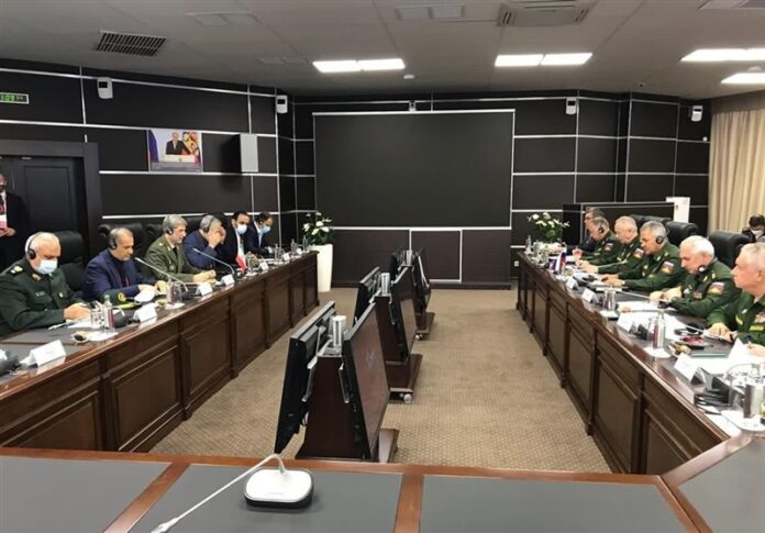 Iranian, Russian DMs Discuss Mutual Defence Cooperation