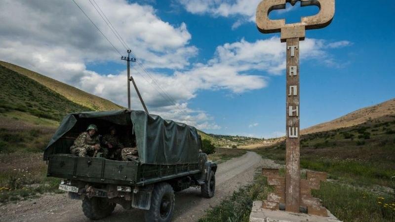 Iran’s FM Asks Azerbaijan, Armenia to Cease Hostilities, Hold Talks