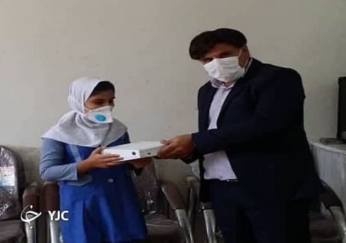 Iranian Teacher Spends Inheritance on Buying Tablets for Deprived Students