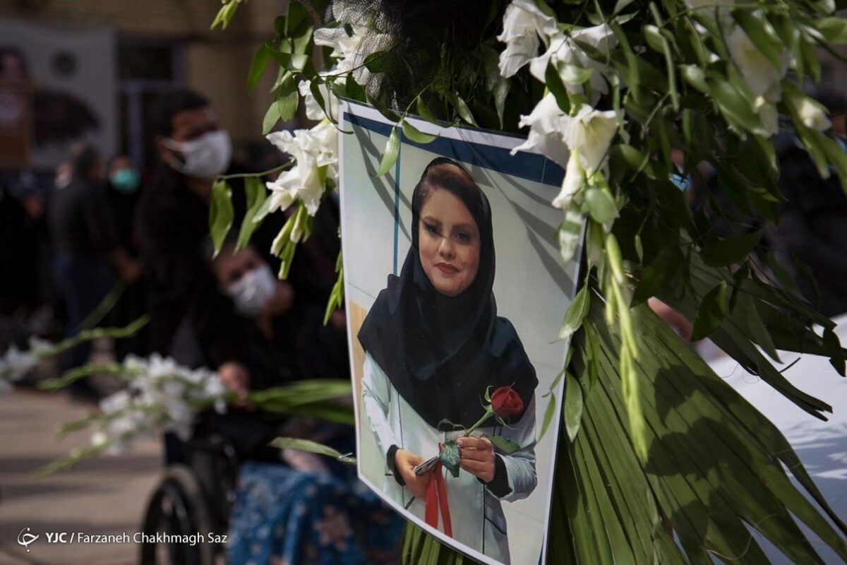 Medical Workers Say Goodbye to Colleague Killed by COVID-19