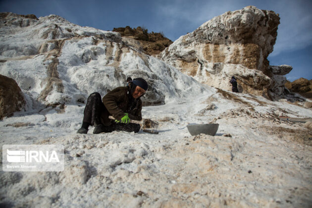Women Villagers in Western Iran Earn a Living by Collecting Salt from Rocks 15