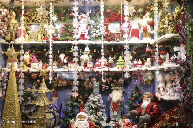 In Pictures: Christmas and New Year Shopping in Tehran