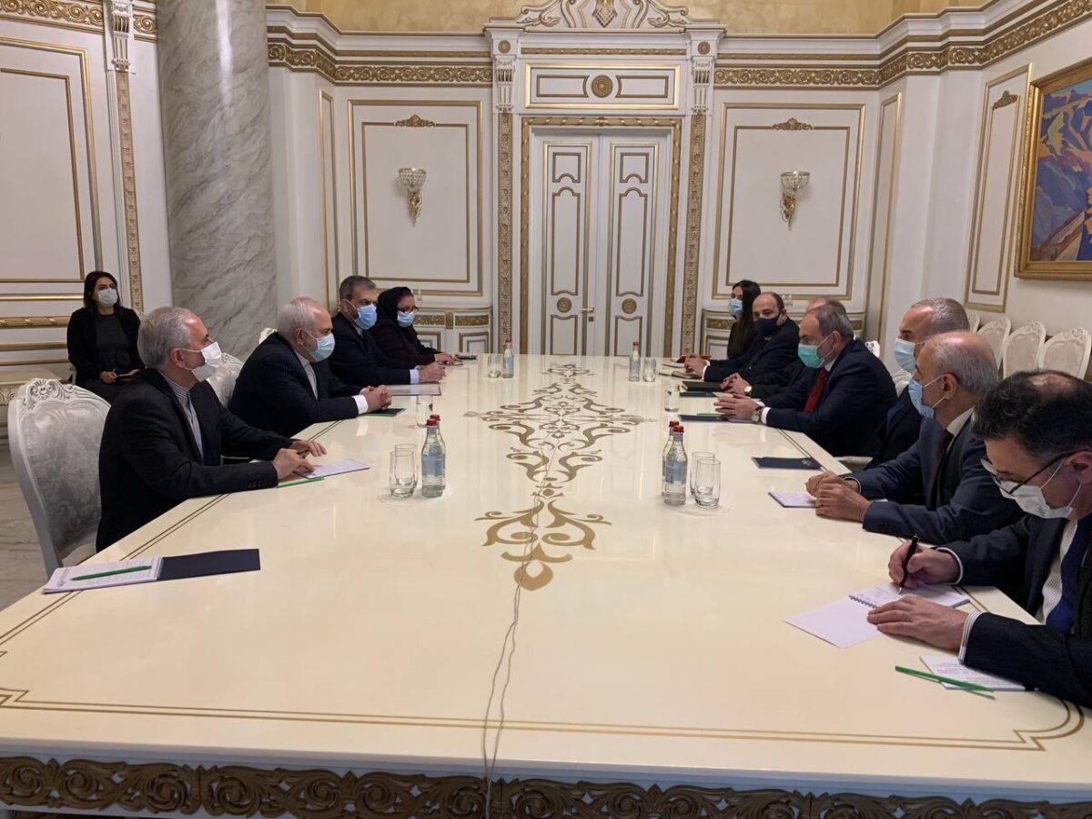 Iran's Zarif, Armenian PM Meet in Yerevan