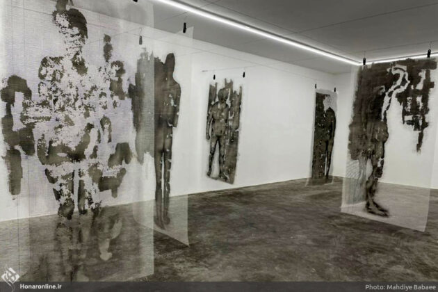 'Hanging Roots' Exhibition Displays Trend of Human Decline